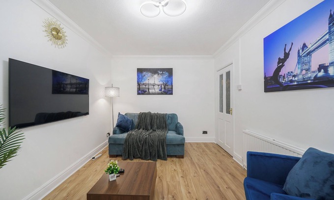 Falconwood and Welling Casa | Exclusive 3-bedroom house in beautiful Welling, London with Free parking