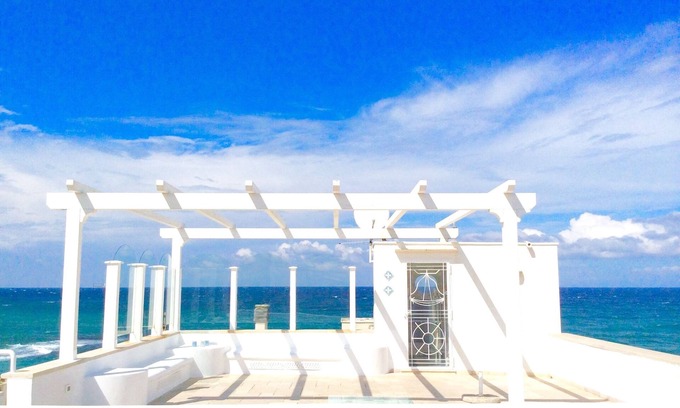 Villanova Apartamento | Exclusive and charming roof terrace apartment directly on the beach, 4 persons
