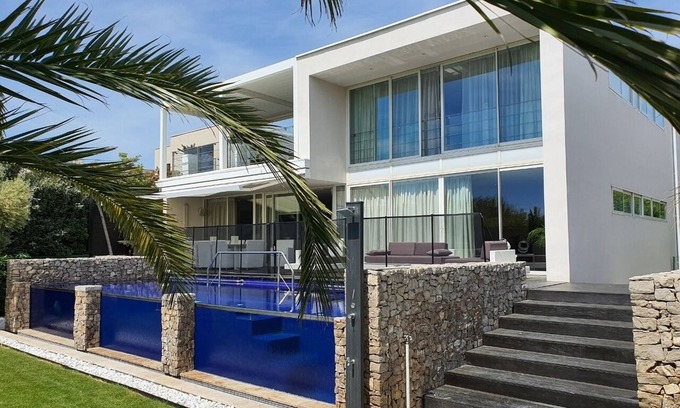 Sete Villa | EXCLUSIVA VILLA FRENTE AL MAR CON PISCINA PRIVADA