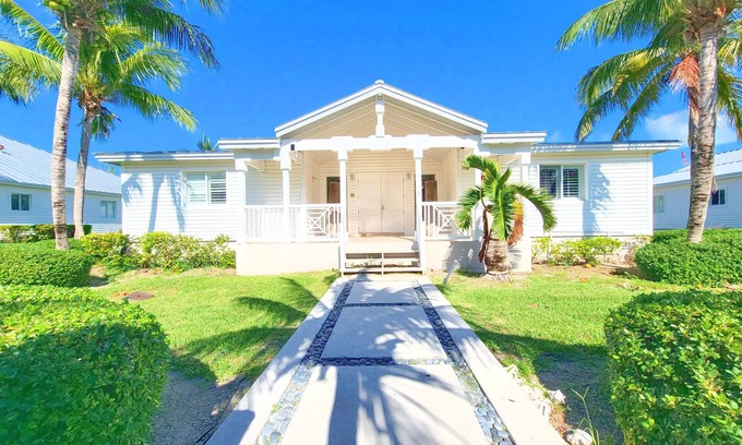 North Bimini Casa | Exclusive Bimini Bay home with private boat slip.