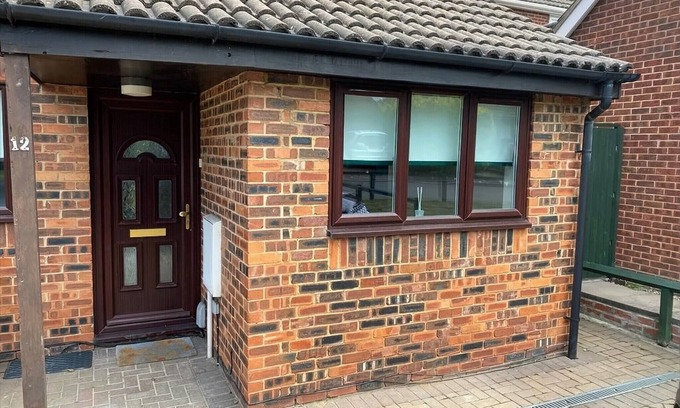 Cherry Hinton Casa | Exclusive Cambridge 4 bed house with garden, free parking and sleeps 10
