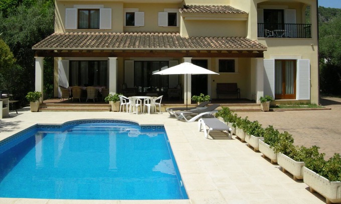 Costa de los Pinos Chalet De Esquí | Exclusivo chalet Costa de los pinos a 100m del mar con piscina