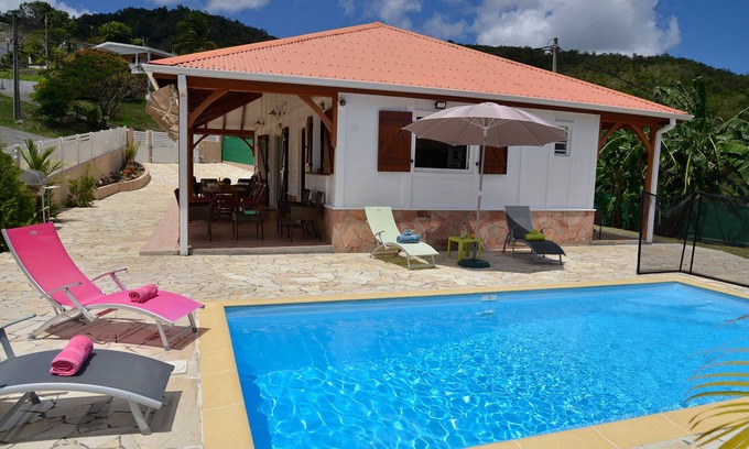 Le Diamant Villa | Villa criolla con todas las comodidades, con piscina, cerca de la playa Diamant.