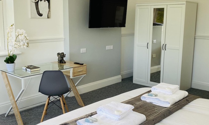 Barbican Casa | Ejecutivo-Casa-Baño con ducha-Vista a la Ciudad