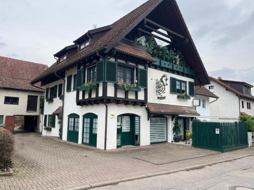 Hausen im Wiesental Apartamento | Exclusive FWO mit kleinem beheizbarem Pool zum Schwimmen und Massieren