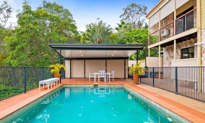 Mudgeeraba Casa | 8 Bed 4 bath Exclusive Hinterland Villa with Pool