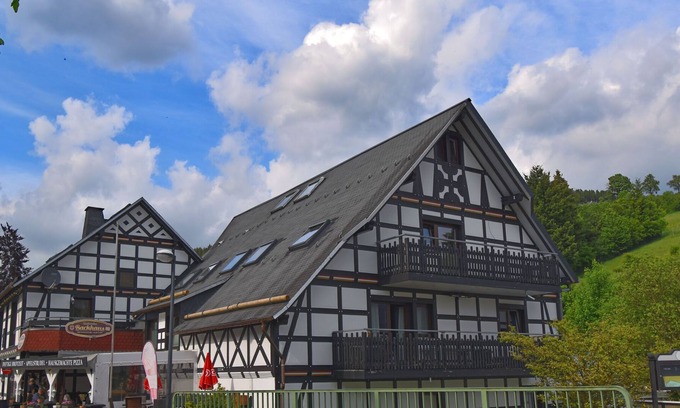 Elpe Apartamento | Exclusivo apartamento vacacional con balcón en Olsberg-Elpe
