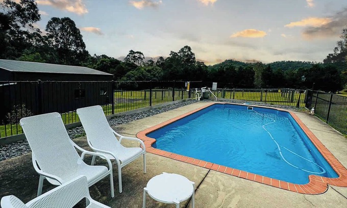 Mount Hunter Casa | Exclusive Manor Retreat Farm Stay Pool 5BD