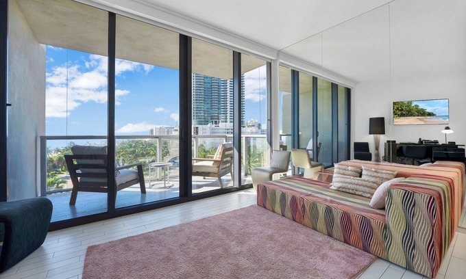 City Center Condominio | Exclusive Oceanfront Studio at W Hotel – Indulge in Miami's Luxury