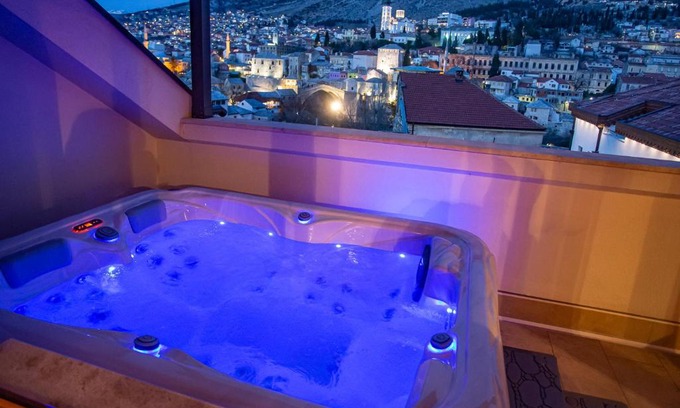 Mostar Old Town Apartamento | Exclusive Penthouse Old town with sauna and jacuzzi