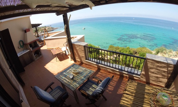 Alghero Apartamento | Exclusivo ático con vistas al mar ....... con playa desierta debajo de la casa.