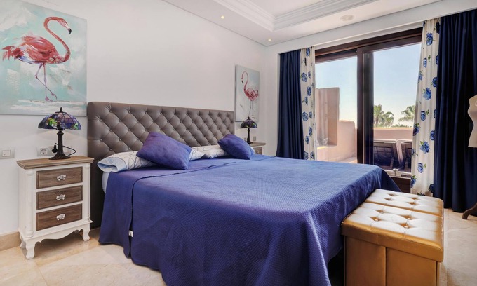 Nueva Milla de Oro Casa | "Exclusive frontline beach penthouse" con Piscina, Terraza y Wi-Fi; mascotas permitas