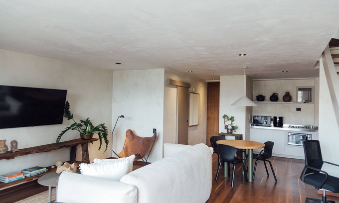 Patio Bonito Apartamento | Exclusive remodeled duplex loft with private jacuzzi