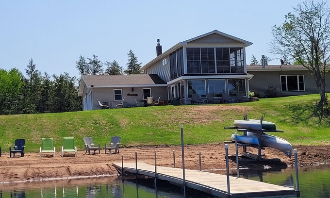Gordon Casa | Retiro Exclusivo! Lago privado, Río de fachada y 100 de Acres con Senderos