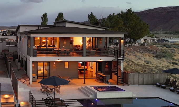 Moab South Valley Casa | Exclusive Retreats Desert Vista: Luxury 6 Bedroom Retreat- Heated Pool/ Hot tub