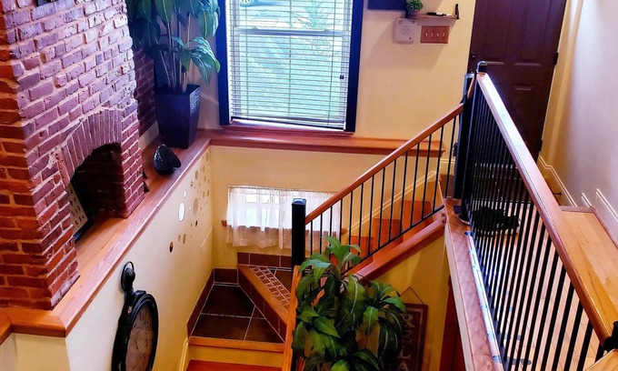 Downtown Baltimore Casa | Exclusive Sunken Living Room Soaring Exposed Brick