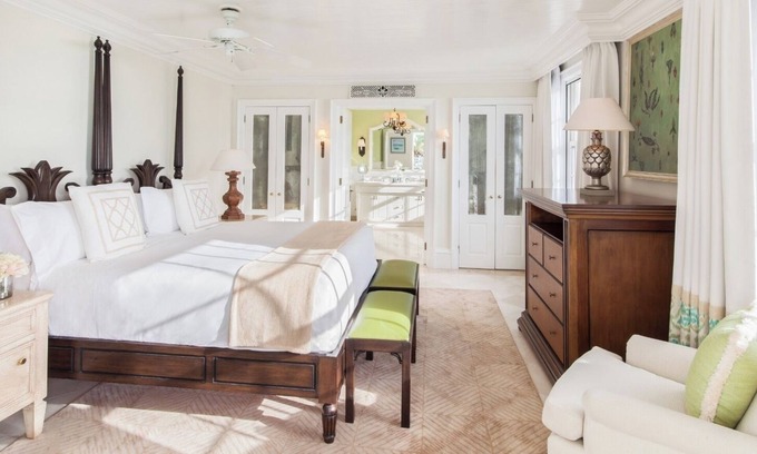 Grace Bay Hotel | Exclusive Beachfront Experience with Pool, Gourmet Dining, and Stunning Views