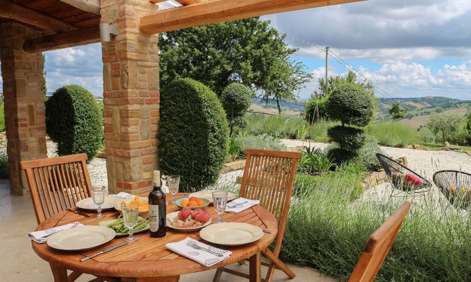 Santa Maria d'Alto Cielo Casa | Elegante chalet con piscina, gran jardín privado y vistas impresionantes
