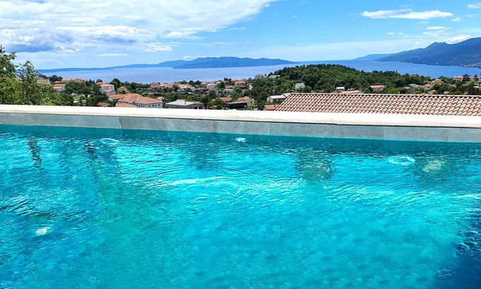 Kastav Apartamento | Exclusive vacation apartment near Opatija with 180° sea view and private pool.