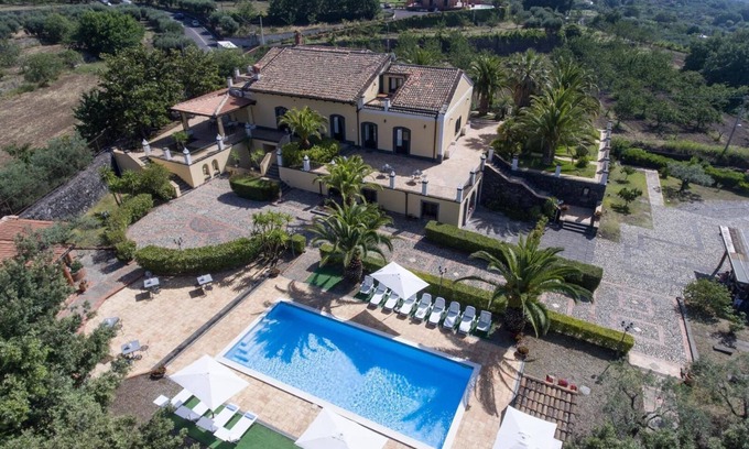 Piedimonte Etneo Otro | Fantastica Villa con Piscina Privada y Vista Etna