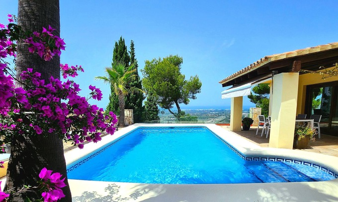 Pedreguer Villa | Villa exclusiva en La Sella Resort con vistas a la montaña, al mar, piscina, Wi-Fi, A/C y jardín