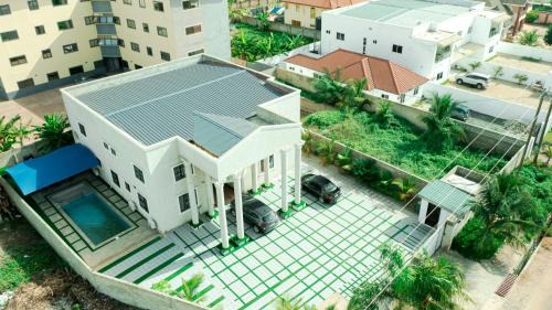 Accra Apartamento | Exclusive Villa in 5-star, 3-Bed Hideout, Private Pool,Wifi-in East Legon, Accra