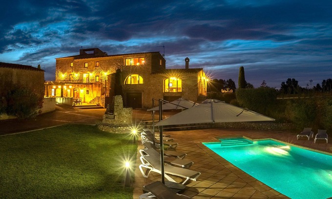Palau de Santa Eulalia Cabaña | Exclusiva villa con piscina, barbacoa y cerca del río. Ideal para familias
