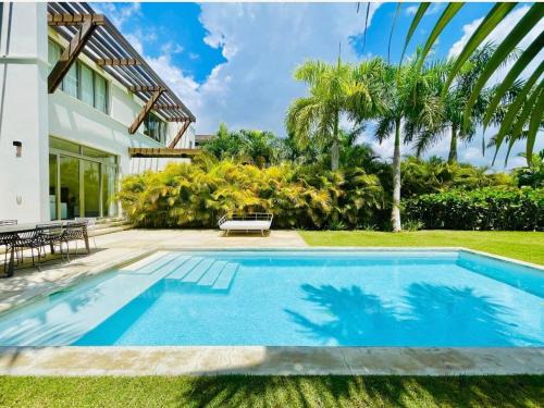 Los Altos Villa | Exclusive Villa with Elevator in Casa de Campo