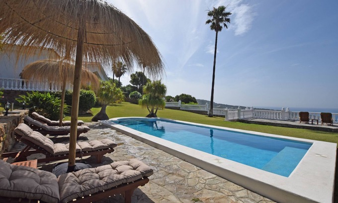 Atlanterra Villa | Exclusivo chalet con vistas panorámicas al Estrecho de Gibraltar