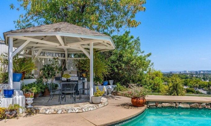 West Hills Casa | Exclusive WestHills House with Incredible View of the Valley