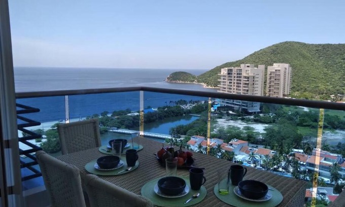 Pozos Colorados Apartamento | Exclusivo club de playa con acceso directo a la playa de pozos colorados, cuenta con piscinas olímpicas, para niños, restaurante, jacuzzi, sauna, turco, salón de juegos, simulador de golf, spa, transporte interno, bar, etc.