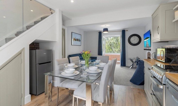 Exeter Casa | Exe Riverside Retreat - Short Stays UK Ltd