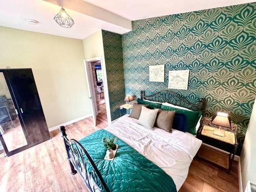 Cwmbran Casa | Exec 2 bed lodge in rural Wales with Cymru Holidays