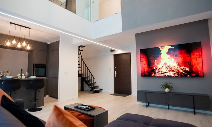 Sector 2 Apartamento | Luxury 1BR Duplex Sleeps 4, Near Promenada Mall, 75” TV, Fast WiFi, Sector 2