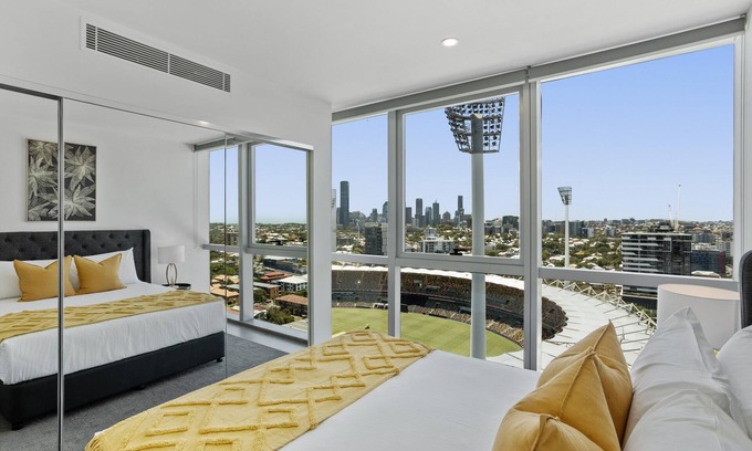 Woolloongabba Apartamento | Executive 2-Bed with Stadium View, Great Amenities