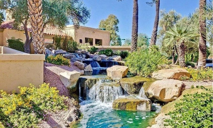 Scottsdale Ranch Casa | Executive 2 bedroom condo in the Raquet Club