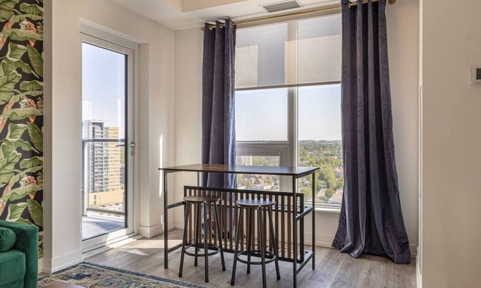 Kitchener Apartamento | Executive 2BD+Wifi+Parking+EV (Gym & Pool soon!)