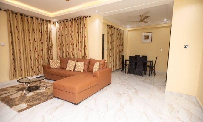 Accra Apartamento | Executive 3-Bedroom Furnished Apartment - just 25 mins drive from the Airport