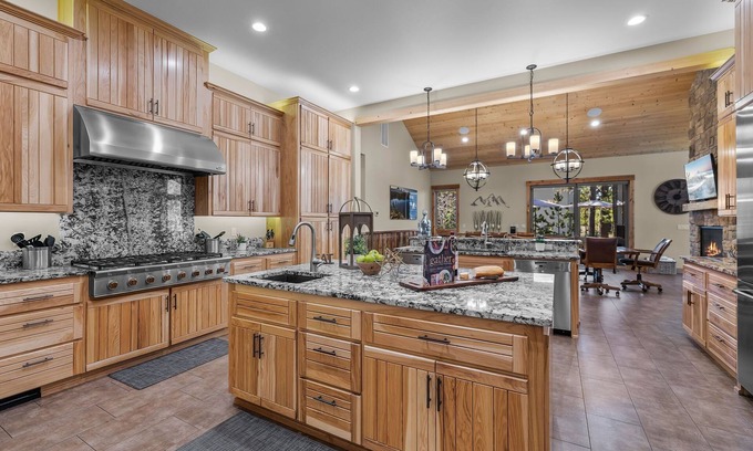 Sunriver Casa | Executive 8BR 9 BA Luxury Lodge Home, Sleeps 20