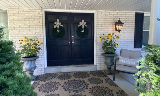 Brown Deer Casa | Executive Brown Deer Home with 4 Bedrooms 6 Beds 2.5 Baths Big Screen Media Room