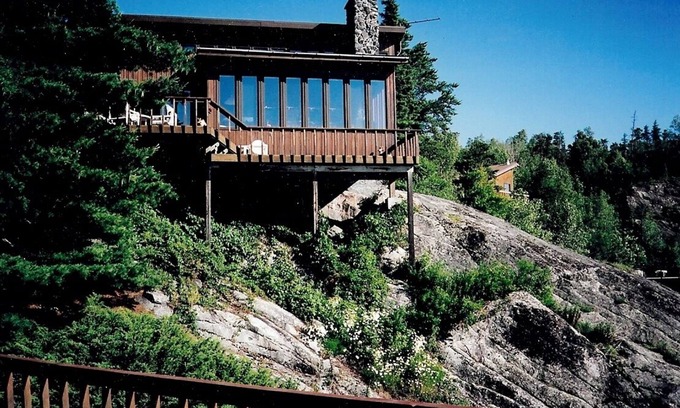 Northern Ontario Cabaña | Executive Cottage Clearwater Bay LOTW for rent by the month