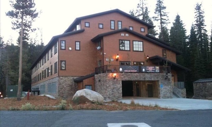 Bear Valley Condominio | Condominio ejecutivo en Bear Valley Village con garaje + apto para niños