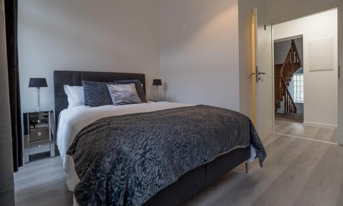 South Bonnevoie Casa | EXECUTIVE DOUBLE ROOM WITH EN-SUITE IN GUEST HOUSE CITY CENTRE r4