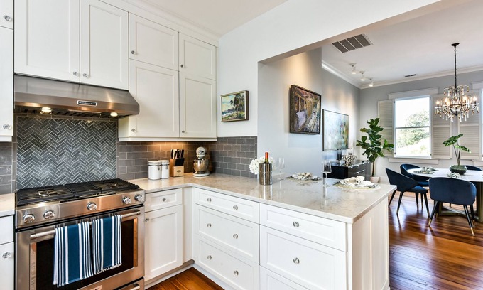 South of Broad Casa | Executive furnished Penthouse Near The Battery