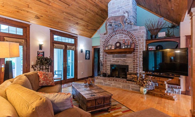 Forest Junction Casa | Executive Home for EAA