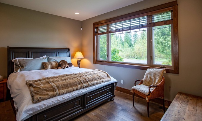 Revelstoke Casa | Executive Home with Beautiful Finishes Throughout