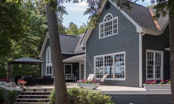 Muskoka Lakes Cabaña | Executive Lake Muskoka Island Cottage/Boathouse for Rent