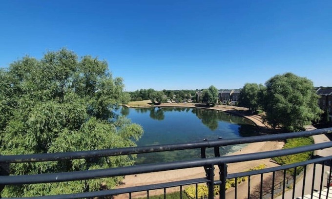 Walton Casa | Executive Lakeside 4 Bed Townhouse