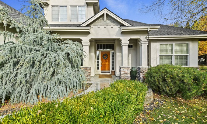 Eagle Casa | Executive residence in Eagle, Idaho! Perfect for family gatherings!