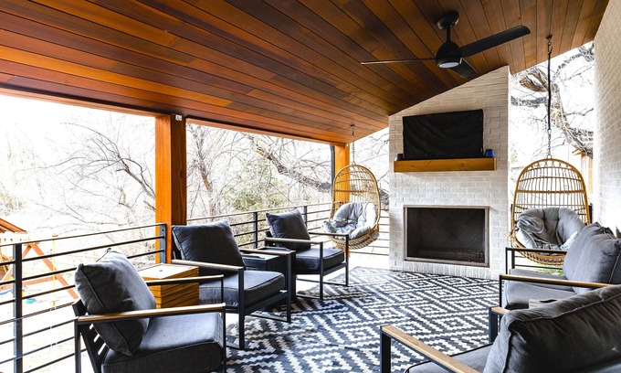Fort Collins Casa | Executive Retreat:Gym~Office~Orchard~Steam room~River~Playground and more!